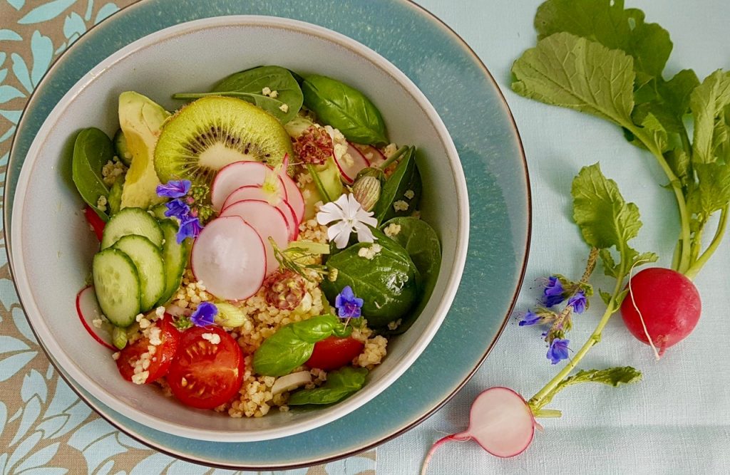 Sommerküche: leichter Hirse-Gemüse-Salat