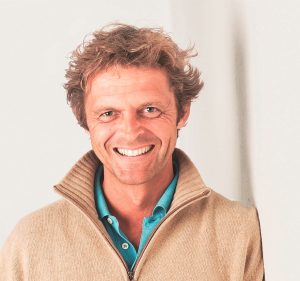 Adrian Schulte ist Facharzt für Allgemeinmedizin und Naturheilverfahren und führt das auf Darmsanierung spezialisierte „F.X. Mayr Zentrum Bodensee“ in Überlingen.
